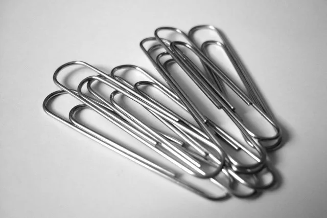 Büroklammer ➤ Du kannst mit herkömmlichen Büroklammern ein Schloss knacken